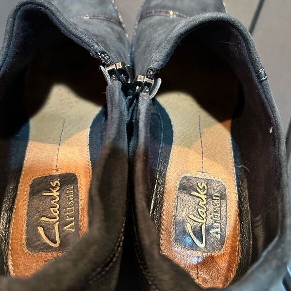 Clarks Artisan Boot Sz 7.5M Low Cut Boots Suede Women 82970 - Picture 9 of 9